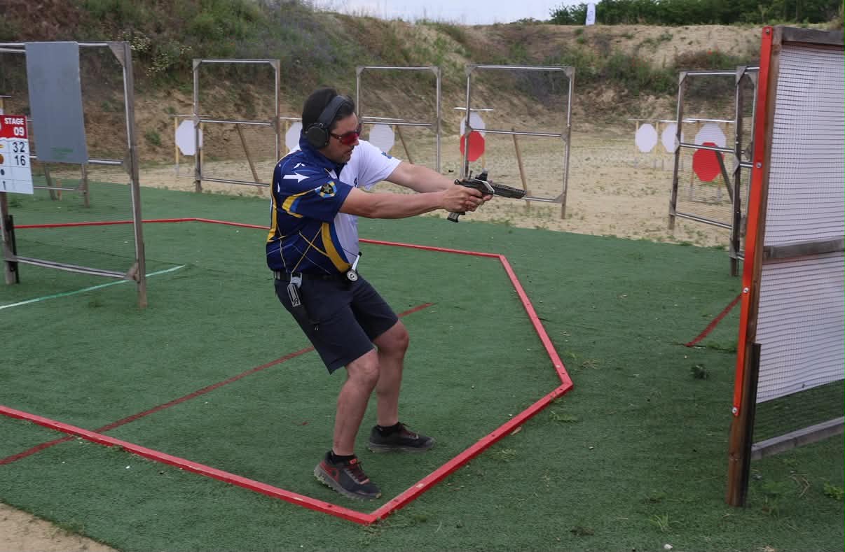 Skytt på en IPSC-station